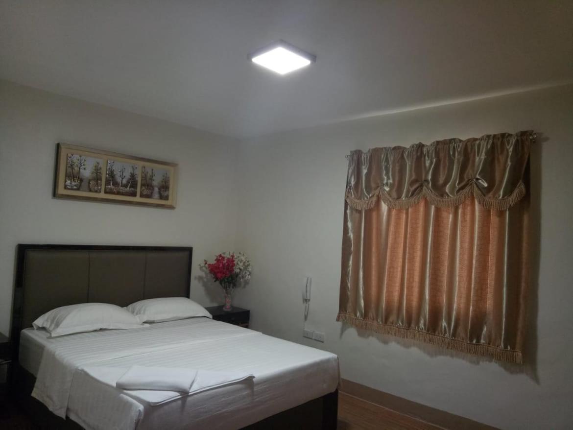 Meaco Royal Hotel - Batangas City Eksteriør bilde
